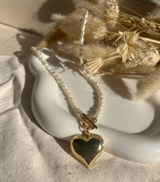 שרשרת פנינים ותליון לב